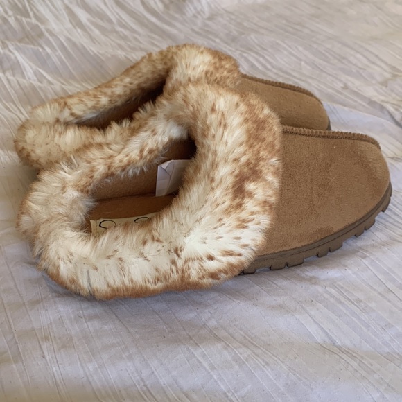 Slippers - Picture 2 of 3